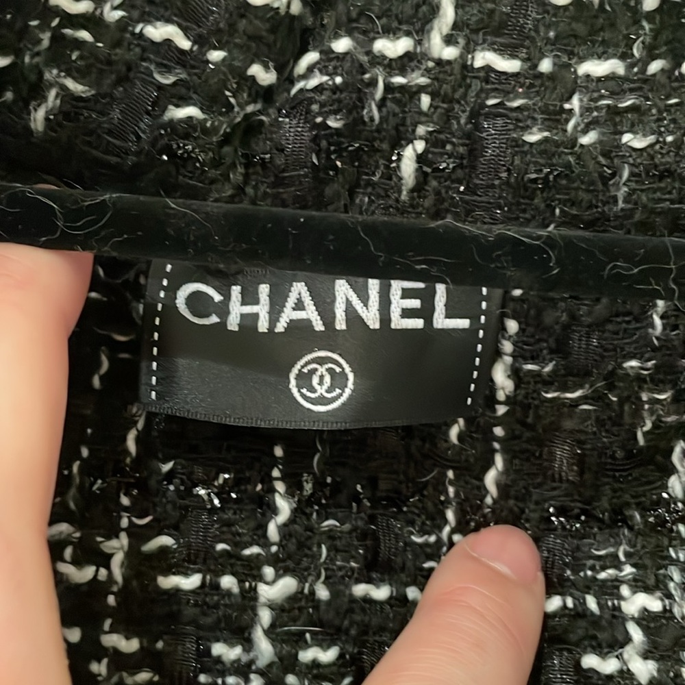 Chanel 18 b Coco neige ribbon tweed puffer jacket down Italy size 38 medium - Picture 2 of 13